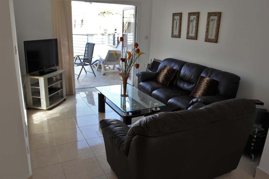 Villa Christina Paphos Buitenkant foto